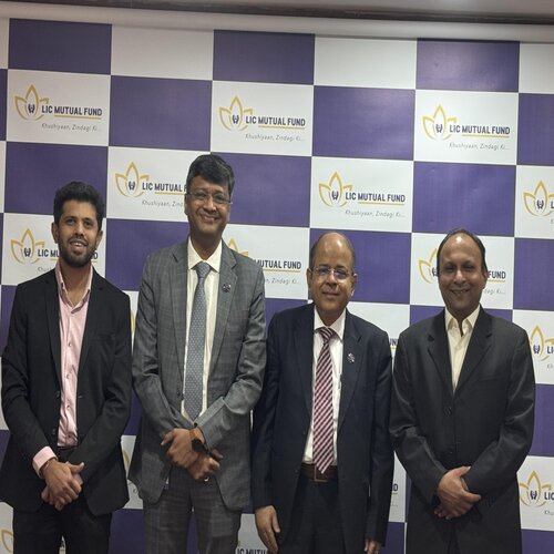 L-R: Pratik Shroff, Fund Manager - Fixed Income, Nikhil Rungta, Co-CIO - Equity, Ravi Kumar Jha, MD & CEO and Sumit Bhatnagar, Fund Manager - Equity. L-R: Pratik Shroff, Fund Manager - Fixed Income, Nikhil Rungta, Co-CIO - Equity, Ravi Kumar Jha, MD & CEO and Sumit Bhatnagar, Fund Manager - Equity.